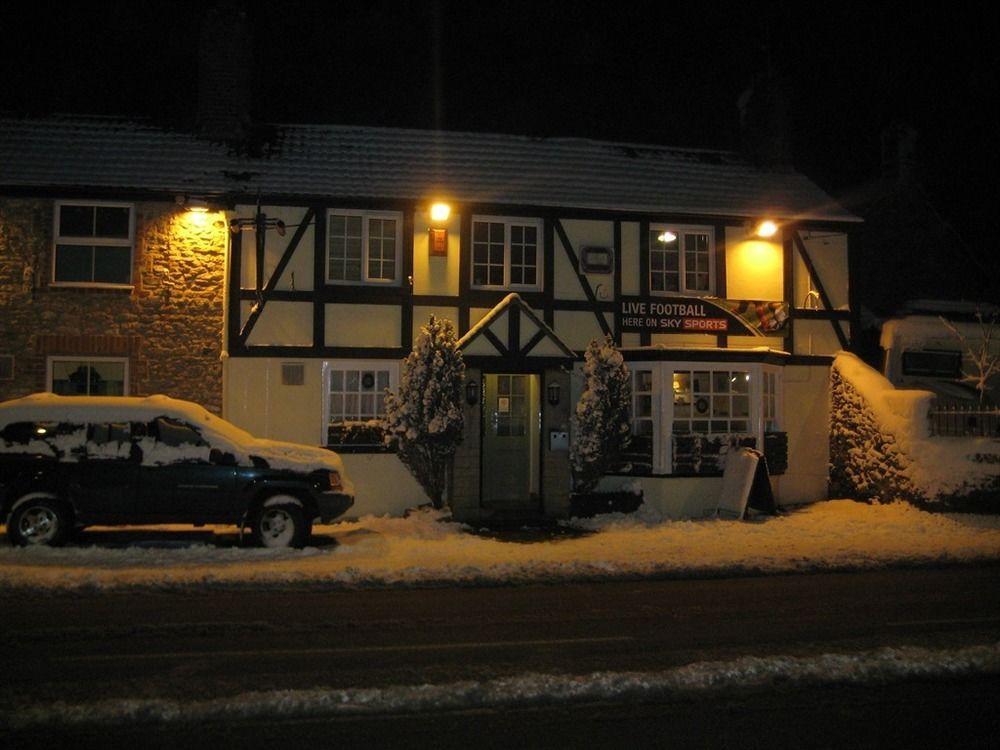 The Plough Inn Highworth Bagian luar foto